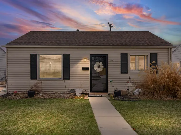 28311 Waverly St, Roseville, MI 48066