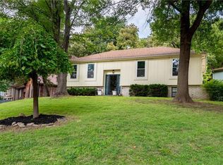5901 NW Whispering Oaks Ln, Kansas City, MO 64152