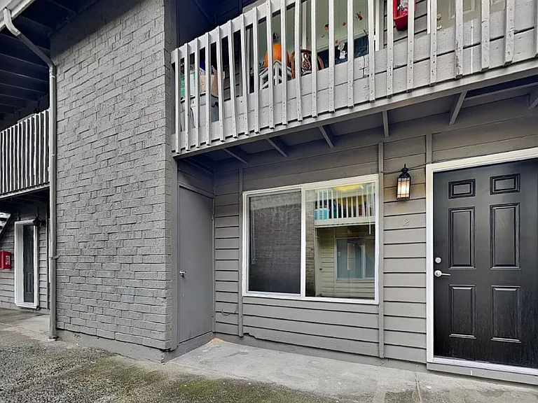 1105 S Woodlawn St #2 — Photo 35