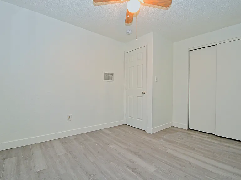 1138 E St — Photo 6