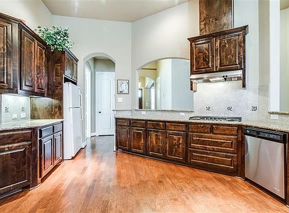 2nd image of 2910 Regents Park Ln