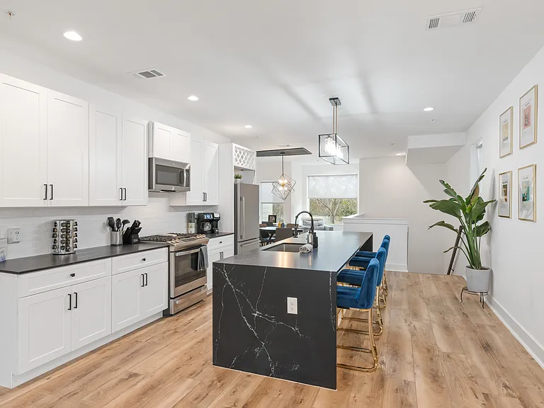 1417 Kramer Ln #21 — Photo 11