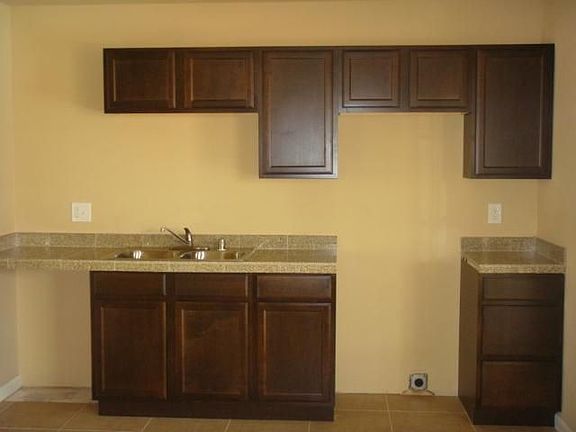 4th image of 2301 W Columbine Dr