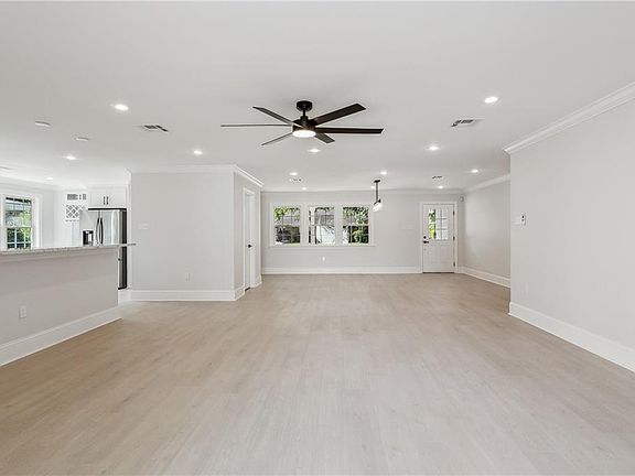 5th image of 1712 Lark St