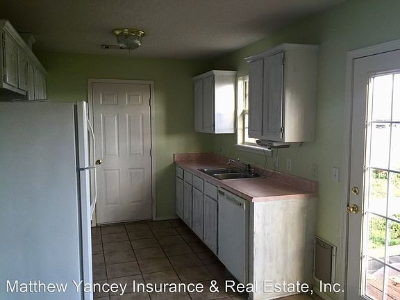 3rd image of 405 Sandstone Dr