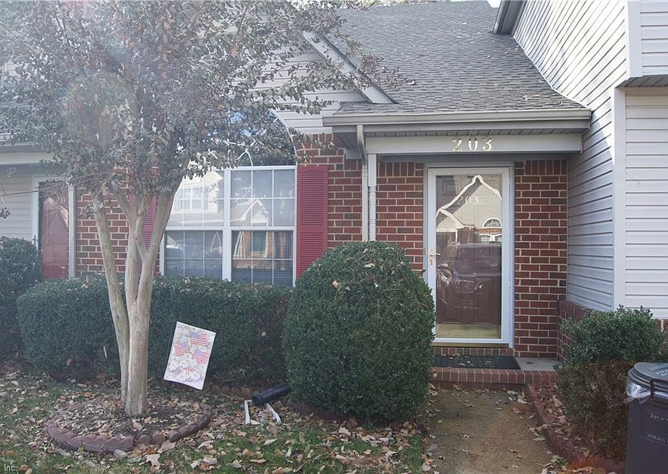 1st image of 203 N Hill Ln