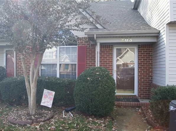 203 N Hill Ln, Chesapeake, VA 23322