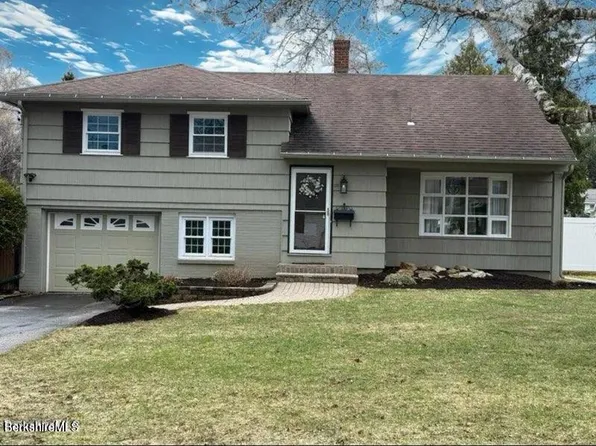 38 Rockland Dr, Pittsfield, MA 01201