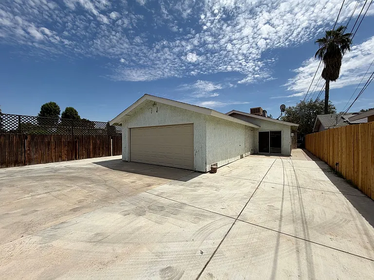 1011 Oleander Ave — Photo 12