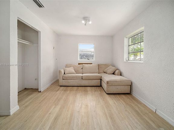 2nd image of 3060 NE 13th Ave