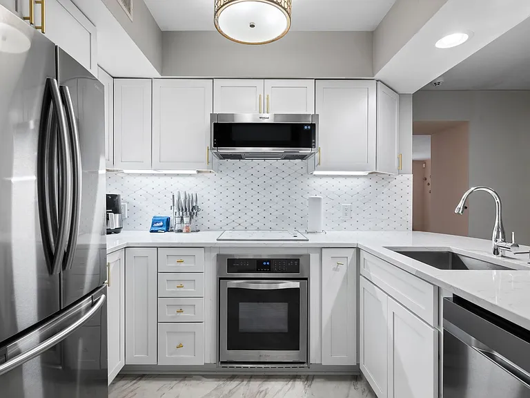 55 Ashley Ave #6 — Photo 2