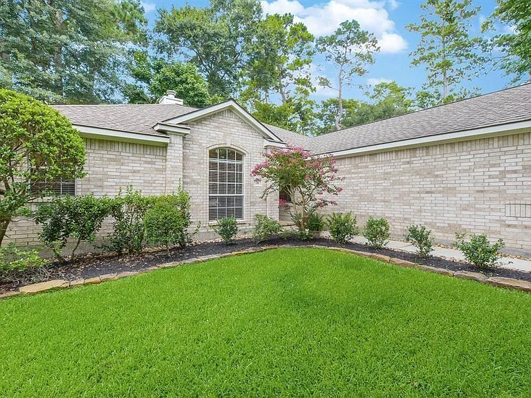 74 S Wynnoak Cir — Photo 1