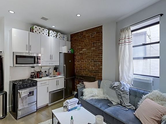 2nd image of 9 Stanton St APT 3C