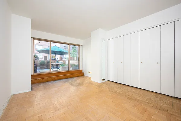 Sold by Douglas Elliman | media 21