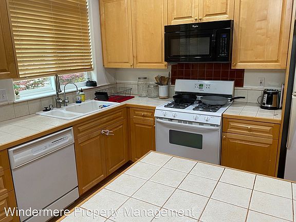 3rd image of 91 Camano Ln