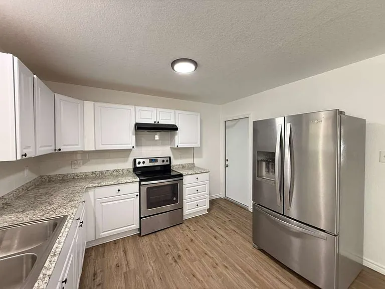 206 Covina Ave — Photo 3