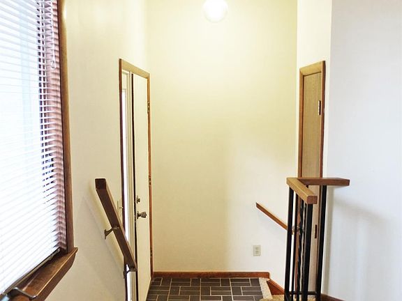 3rd image of 1100 Redbluff Dr