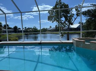 8650 S Lake Cir, Fort Myers, FL 33908