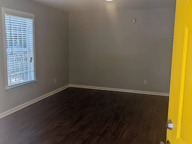 924 Smith St SW — Photo 5