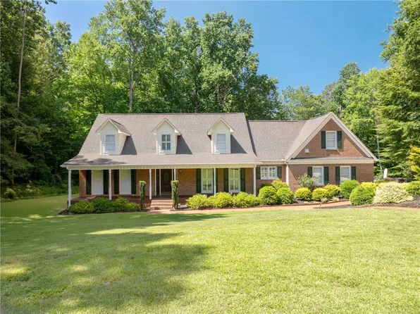 208 Cedar Dale Dr, Central, SC 29630