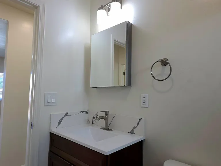 8836 Valencia St — Photo 23