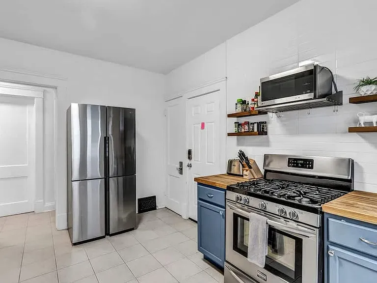 1337 W 61st St — Photo 9