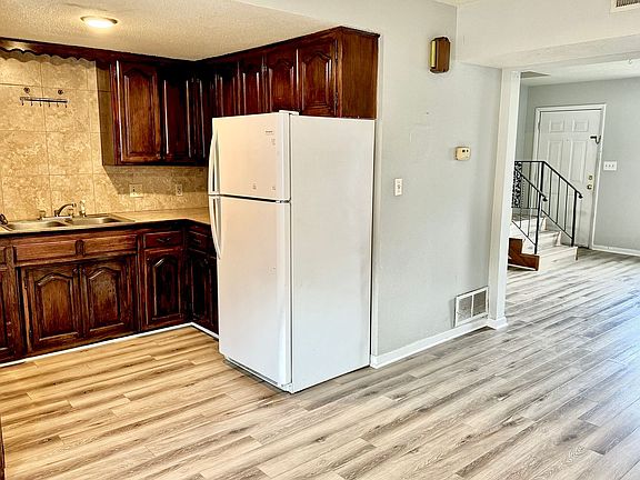3rd image of 740 W Eagle St #2