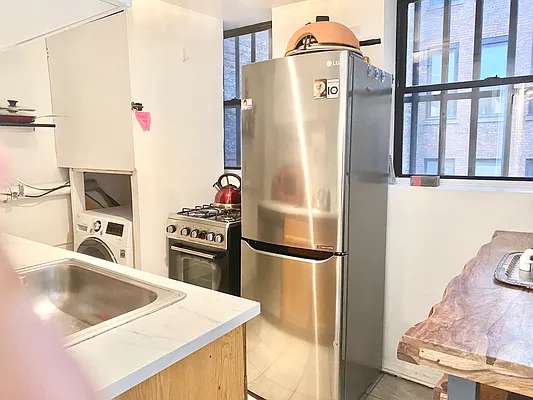 Rented by Strike Realty NY, LLC | media 8