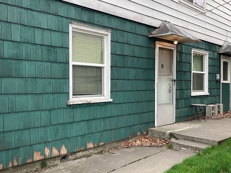 205 NE Whitman St — Photo 2