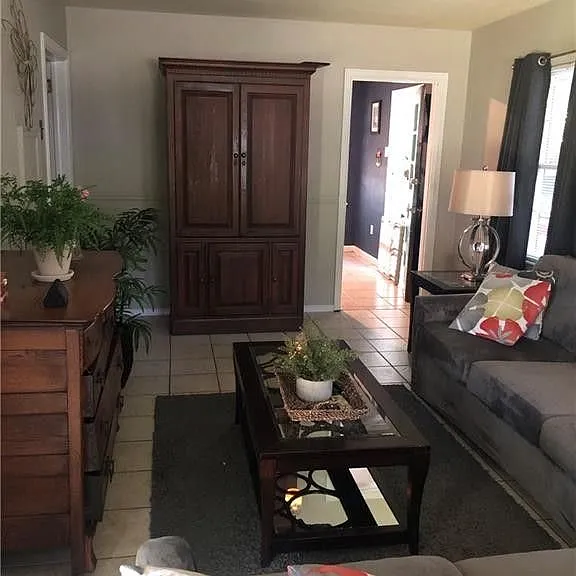 Living Room (Unfurnished)