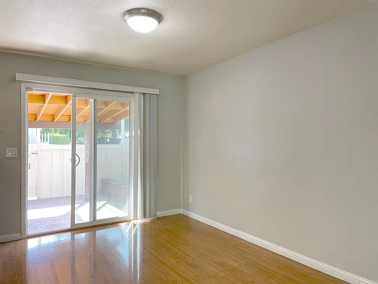 5090 Plaza Corona — Photo 6