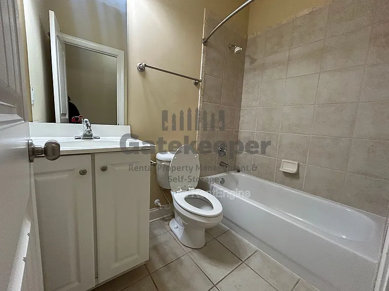106 Lexington Vlg — Photo 16