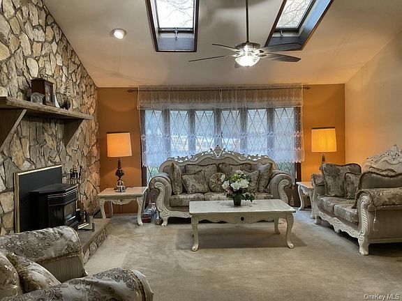 2nd image of 76 Kentview Dr