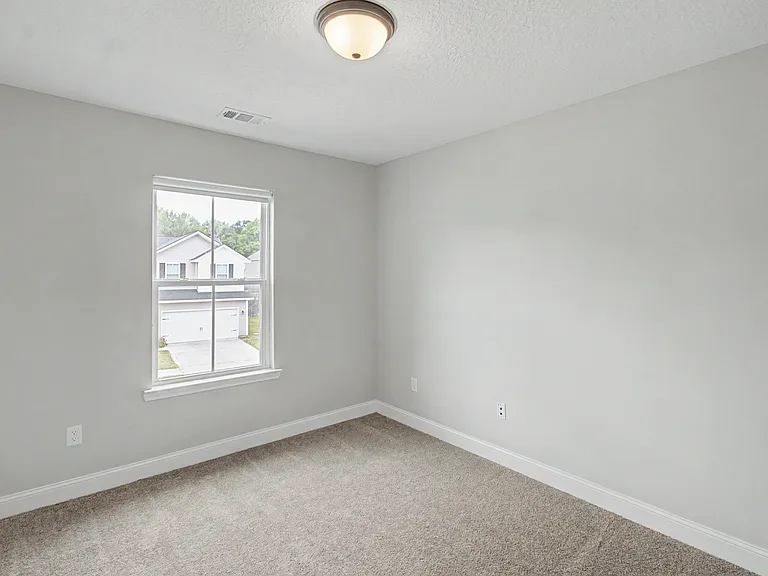 547 Fairview Cir — Photo 13