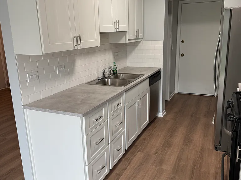 1070 Glouchester Hbr — Photo 6