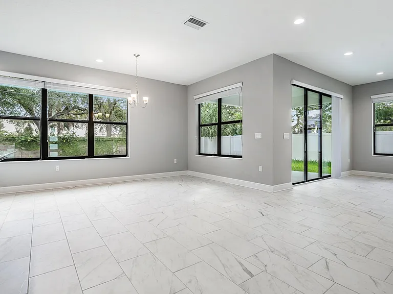 3912 S Church Ave — Photo 17