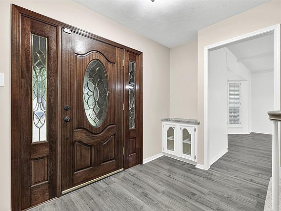 3rd image of 2023 Hickory Creek Dr