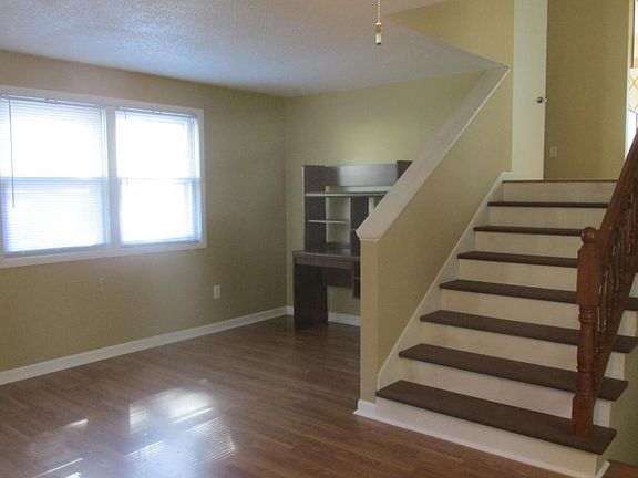 2nd image of 555 4th St SE