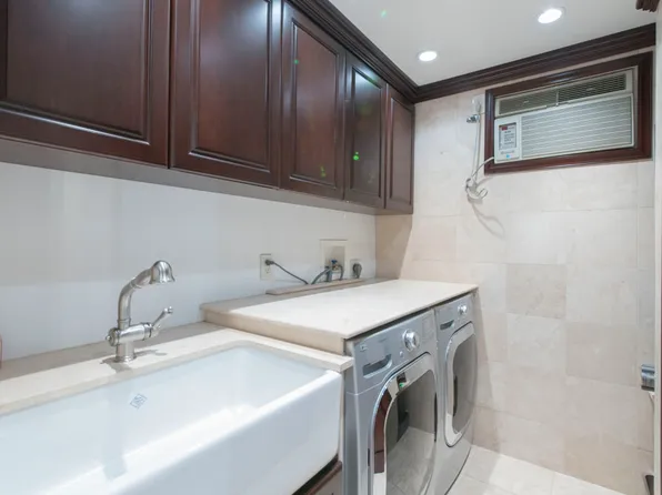 160 East 38th Street image 8 of 15