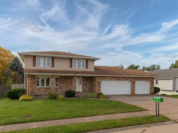 2733 W 37th St, Davenport, IA 52806