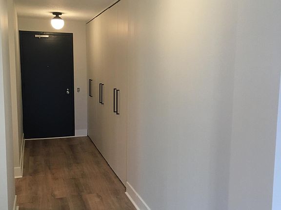 4th image of 899 S Plymouth Ct APT 1002