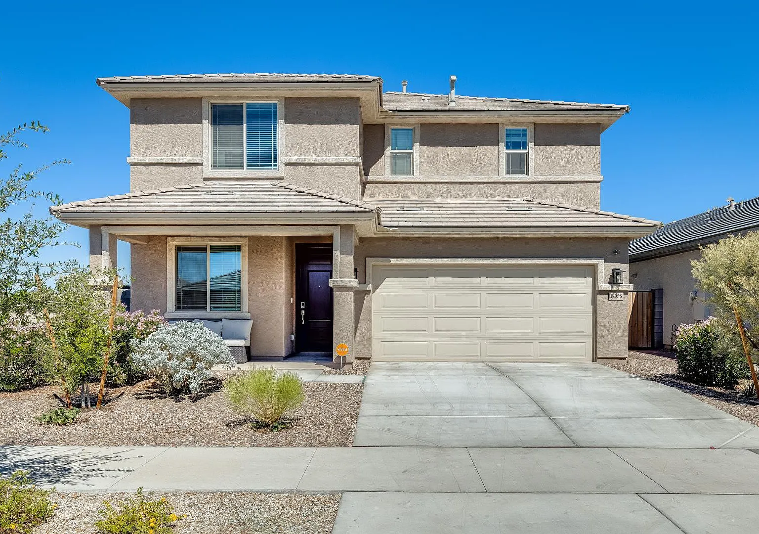 3 bed, 2.5 bath, 2160 sqft, $2,800 — Photo 1