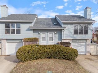 711 Vicksburg Dr, Belleville, IL