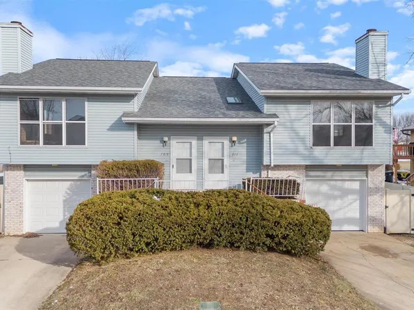 711 Vicksburg Dr, Belleville, IL 62221