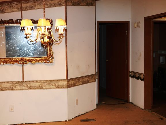 4th image of 1050 Macon Wall Rd