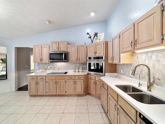 5th image of 5499 SE 44th Ave
