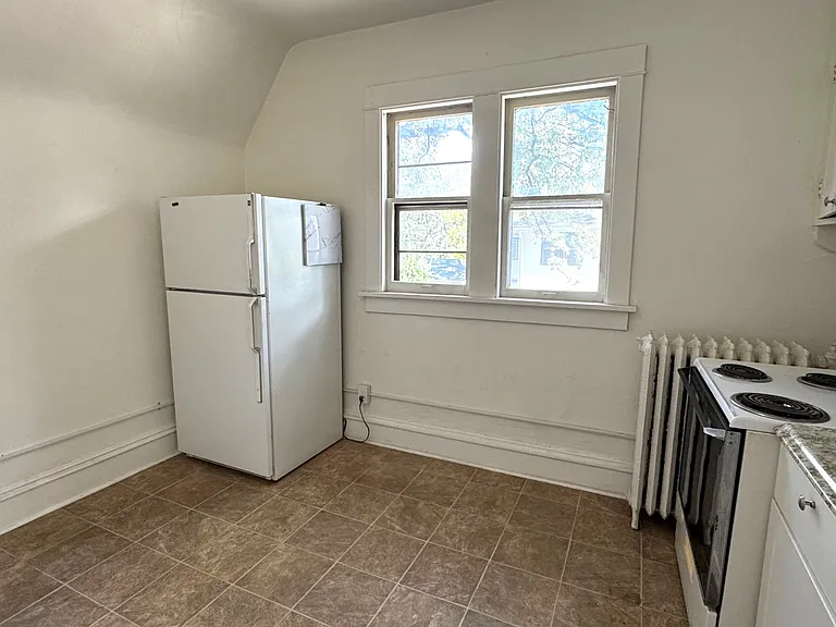 357 7th Ave S #4 — Photo 6