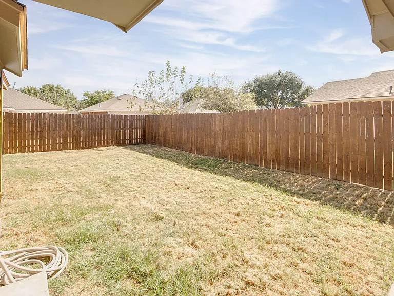 808 Camellia Ct — Photo 19