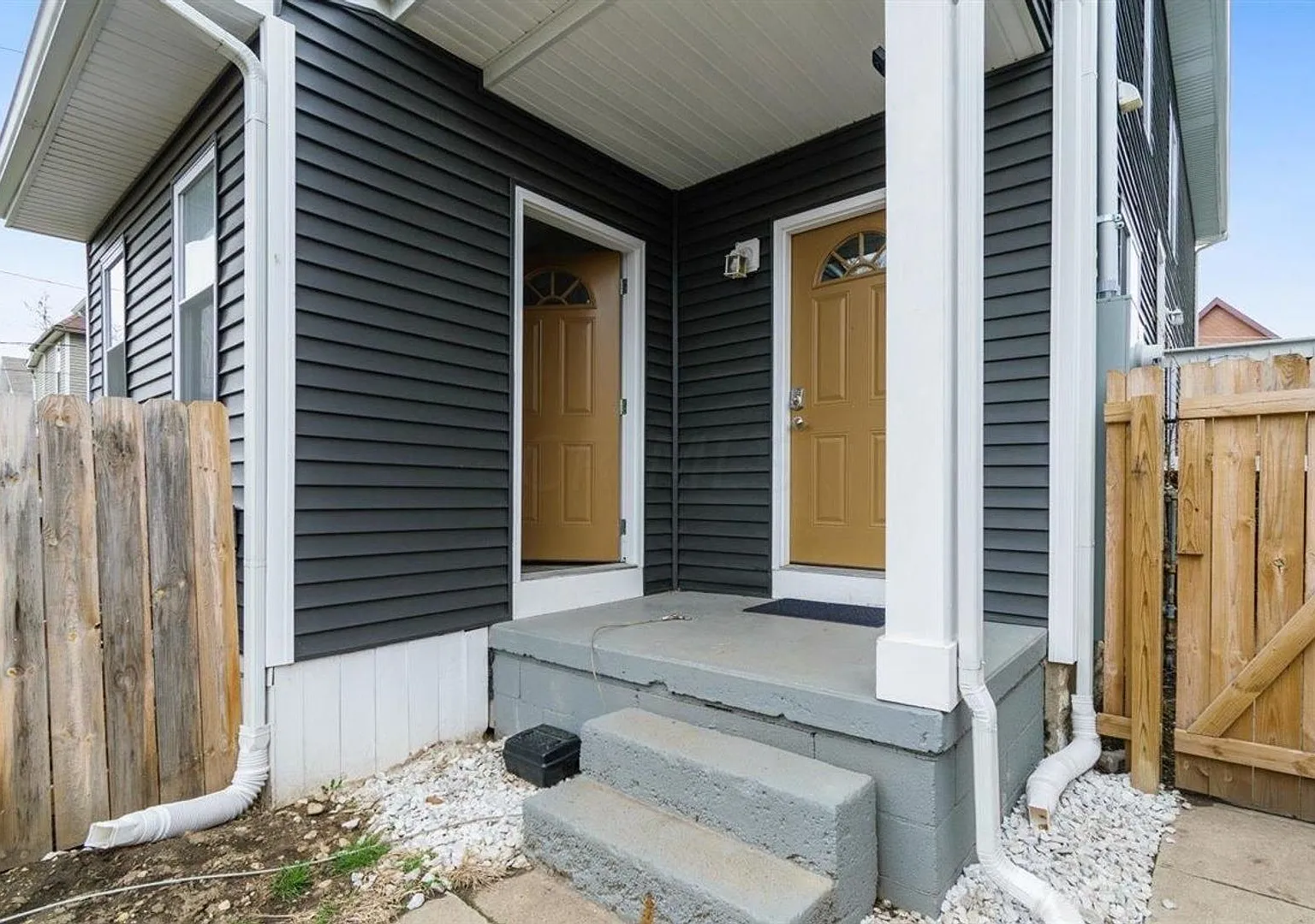 Modernized 2nd Floor Apartment in Franklinton Your Urban Oasis Awaits! — Photo 3