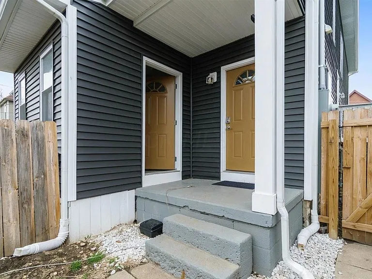137.5 Avondale Ave — Photo 3